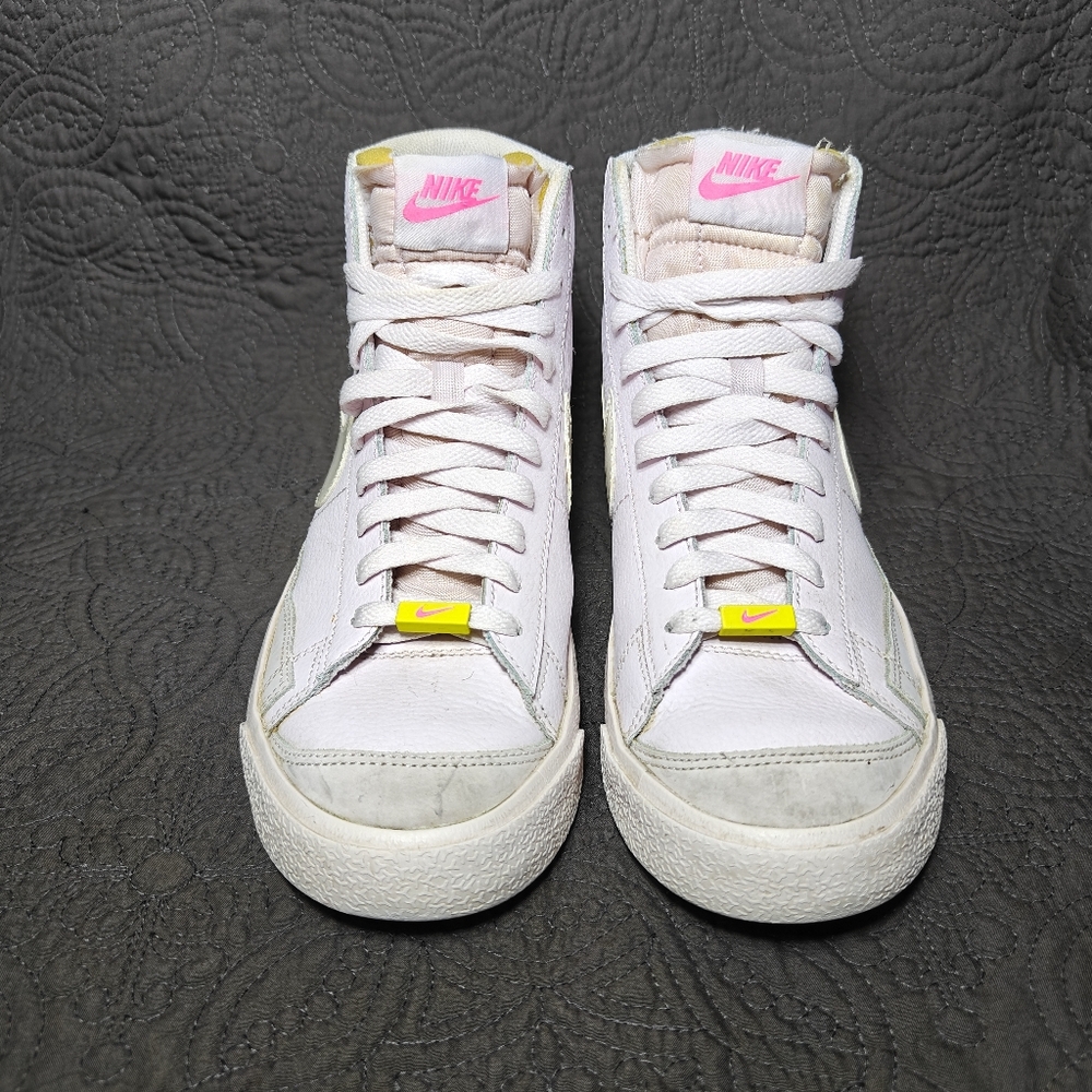 Nike Womens Blazer Mid '77 White Mint Pink Shoe Womens Sneakers Size 9 - Picture 2 of 9